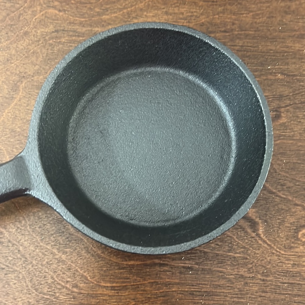 Mini cast iron fry pan - Picture 5 of 6
